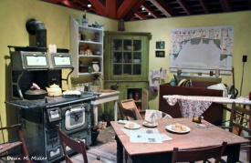 40's style kitchen on display at MSV